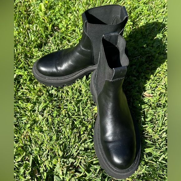 Zara Shoes - Zara chunky Chelsea boots women size 38EU/ 7.5 U.S grungy,alternative,
goth,emo